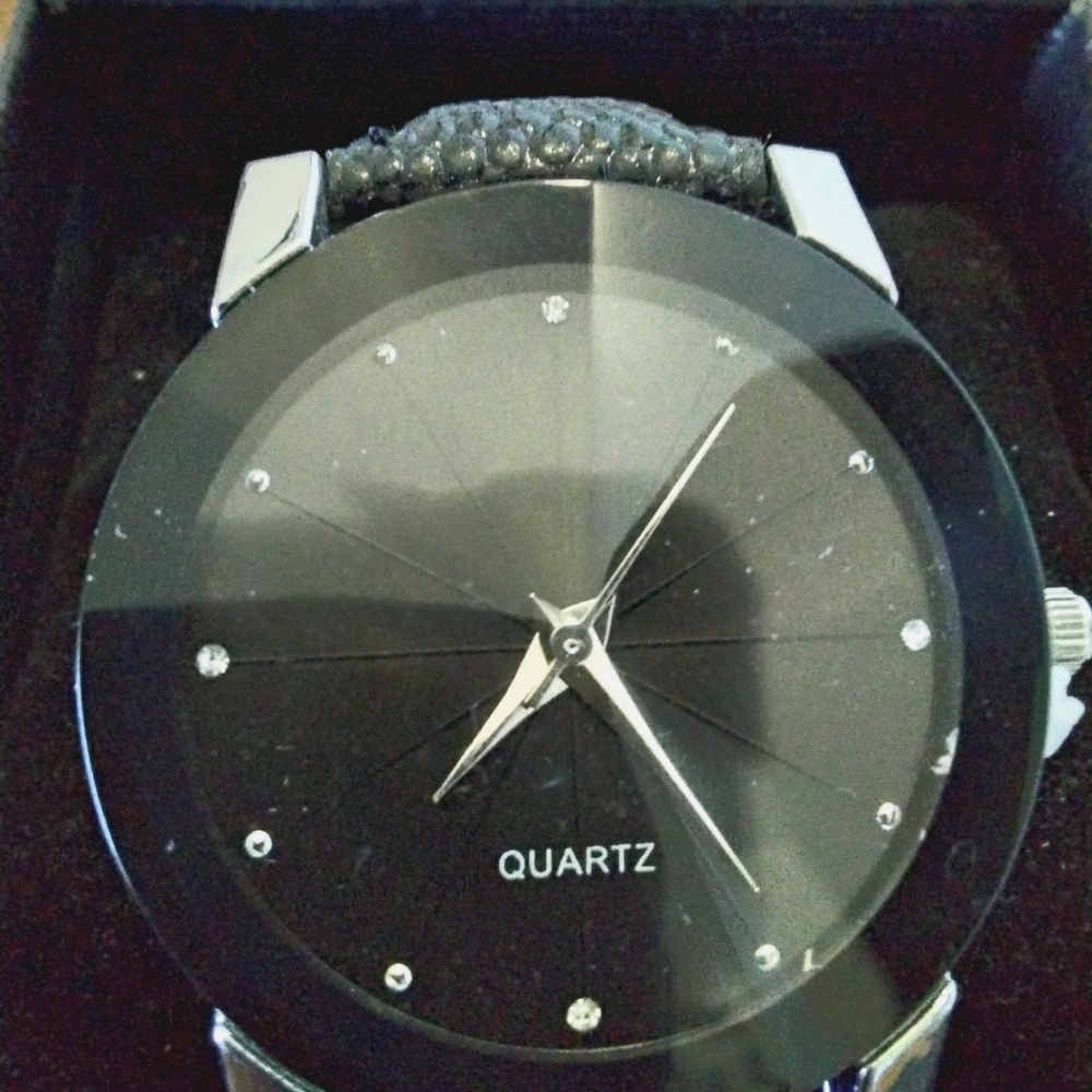 MEN'S QUARTZ DIAMOND WATCH